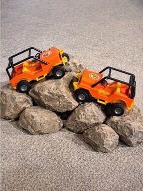 Vintage set of 2 - 1977 Fisher Price Adventure Trailblazer Jeep Collectible